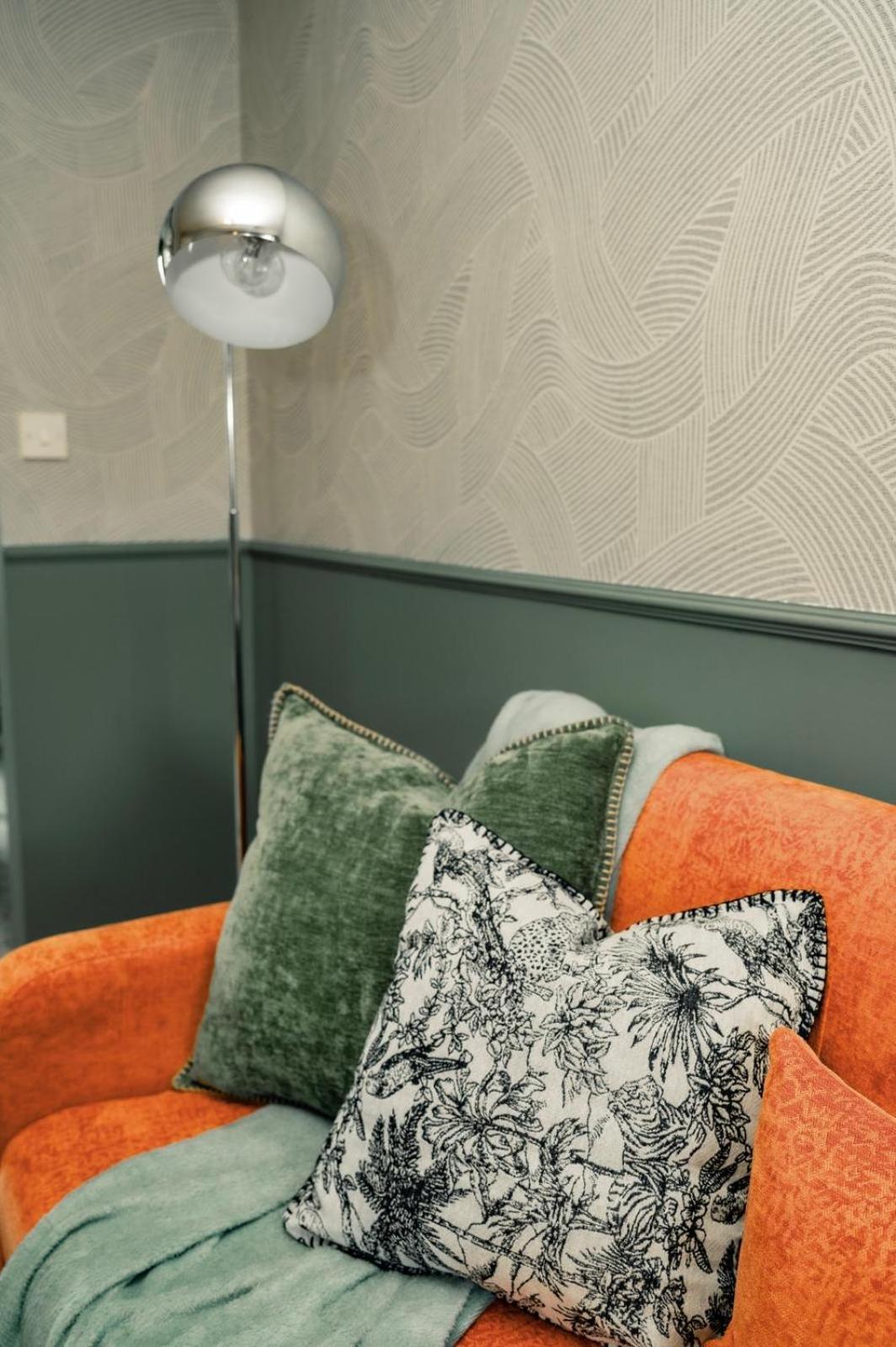 Holiday home Stylish 2-bedroom Perfect For Families And Couples *
